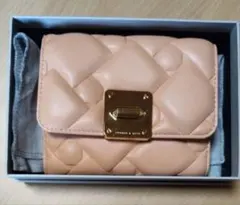 CHARLES & KEITH 二つ折り財布 オレンジ色のサムネイル