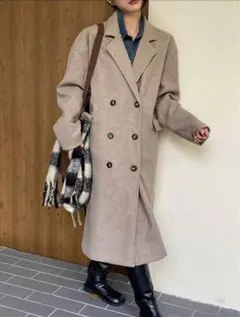 ベージュ ダブルブレスト ロングコート