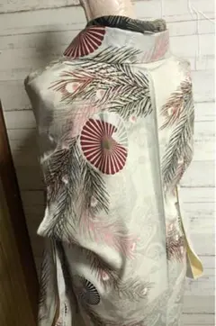 【希少】アンティーク着物　孔雀 訳あり】正絹 孔雀 刺繍 金銀糸 比翼付き 黒留袖4点セット