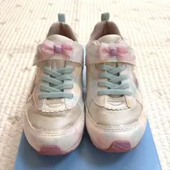 LUVRUSHスニーカー