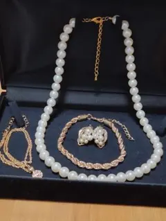 美品パールとゴールドのアクセサリーセット　 4点ほぼ新品
