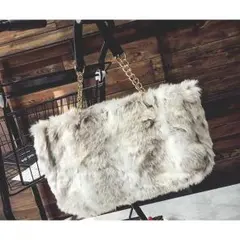 【爆売れ】ファーショルダーバッグ　ファートートバッグ　人気モデルファーバッグ ♪