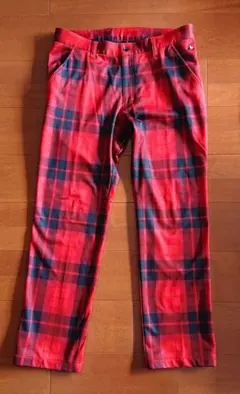le coq sportif 赤と黒のチェック柄 メンズゴルフパンツ（裏起毛）