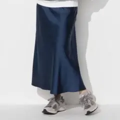 UNIQLO ネイビー サテン スカート