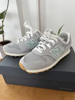 ニューバランス スニーカー 新品23.5センチ レディース