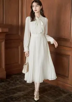 美品　ラインレース×ピンタックボウタイリボンプリーツワンピース