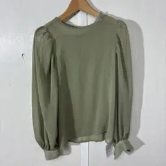 【3039番】JUNOAH 長袖ブラウス パフスリーブ　未使用のサムネイル