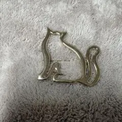 猫 ブローチ？