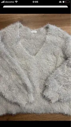 グレー シャギー vネック