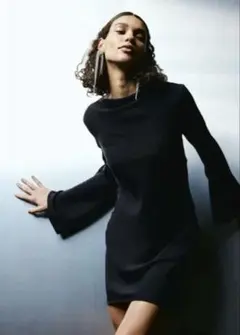 ブラックワンピース バックオープン