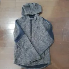 PUMA フード付きパーカー グレー　160cmサイズ