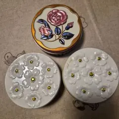 花模様の円形缶 収納用