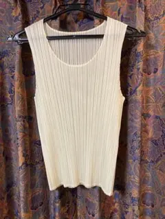 PLEATS PLEASE ISSEY MIYAKE ノースリーブ トップスのサムネイル