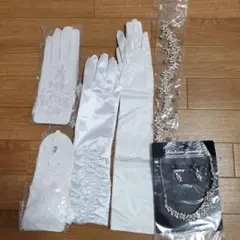 ホワイトサテンのウェディンググローブとジュエリーセット