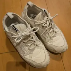 NIKE WMNS TC 7900 sail ホワイト　スニーカー　25