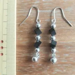 ピアス　オニキス　ダイスカット　シルバー色ボール　軸ズレ表面凹凸小キズのサムネイル