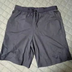 UNIQLO XL ダークグレー ショートパンツ