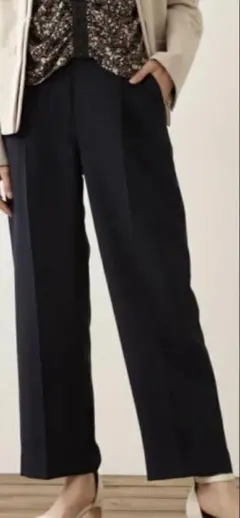 【ナチュラルビューティーベーシック】⭐︎新品未使用⭐︎ネイビースラックス　Mサイズ