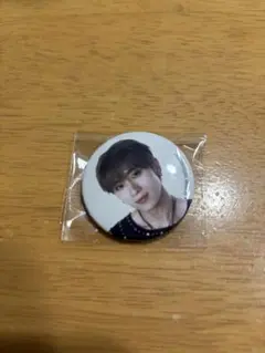 INI 許豊凡 カプセルトイ ミニ缶バッジ XQUARE