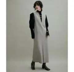 キーネックジャンパースカート