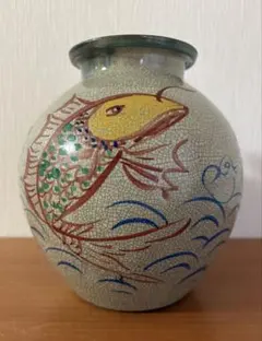 沖縄　やちむん　魚の絵の陶器花瓶　金城敏昭（人間国宝　金城次郎　次男） 沖縄 やちむん 魚の絵の陶器花瓶 金城敏昭（人間国宝 金城次郎 次男