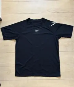 Reebok ブラック Tシャツ