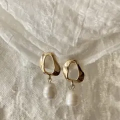 ゆらぎフープ＆大粒バロックパールイヤリング　淡水パール　ホワイト　ポテトパール