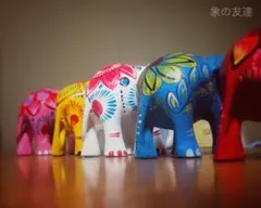 カラフルな手描きの象のオブジェ　(スリランカの象)