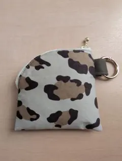 ヒョウ柄ポーチ ゴールドファスナー付きミニ財布