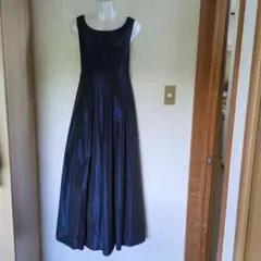 AIMER 13号 濃紺サテンAラインのステージドレス