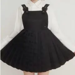 FEKETE ローウエストミニ丈プリーツワンピース ブラック - メルカリ