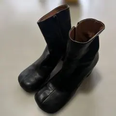 黒レザー中ヒールブーツ