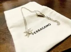 【新品】フェラガモスターネックレス シルバークリスタル星モチーフのサムネイル