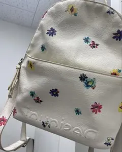 Desigual 花柄 リュック ホワイトのサムネイル