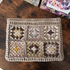 ハンドメイド　マルチポーチ　グラニースクエア　かぎあみ