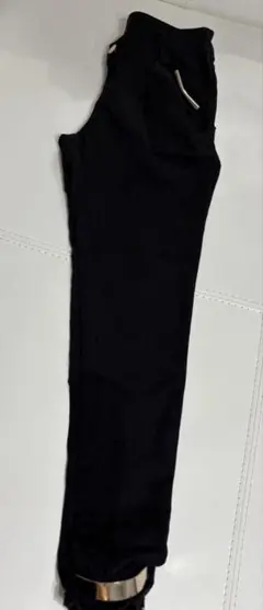 レディース ブラックパンツ メタルプレート付き