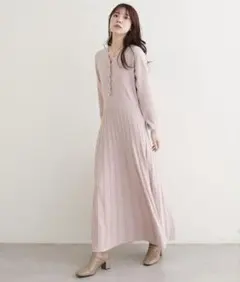 今季 新品ナチュラルクチュール スカラッププリーツニットワンピース ピンク