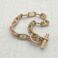 Item thumbnail for item c8b99a34-fdcd-40b7-bc58-28ab10c45d4d