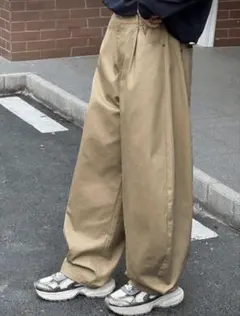 DAZY カーブパンツ　ベージュ