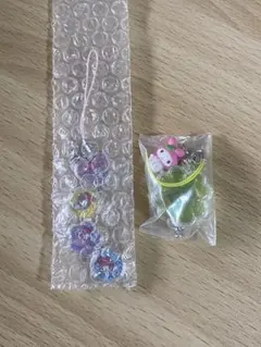 サンリオ　おはじきシール風アクセサリー　クローバーストラップ　マイメロディー