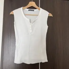 BRANDY MELVILLE ホワイトノースリーブTシャツ