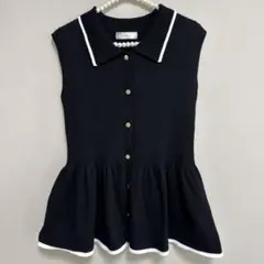 新品♡ゴールドボタンノースリーブトップスのサムネイル