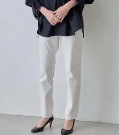 ビアズリー ハイテンションスリムタックパンツ　ホワイトのサムネイル