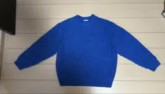 青いリブ編み長袖セーター