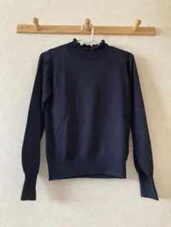 アースミュージックエコロジー　フリル付きハイネックニットＳ