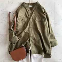 美品 アーバンリサーチドアーズ バンドカラーシャツ ◆カーキ