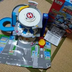 ぐるぐるシュートDXトミカパーキング