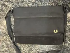 FRED PERRY ナイロン ×スエード調　サコッシュバッグ
