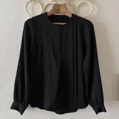 RUIRUE BOUTIQUE 洗える ストレッチ バンドカラータックブラウス