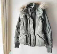 [theory セオリー] コヨーテファー フード ダウンコート カーキ